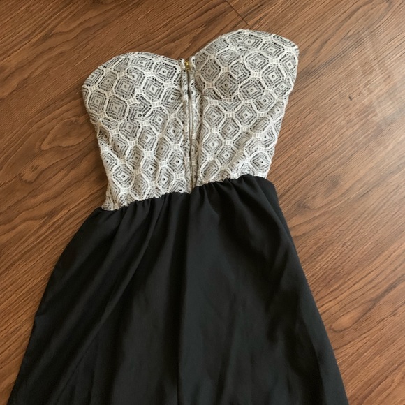 One piece - Picture 2 of 2